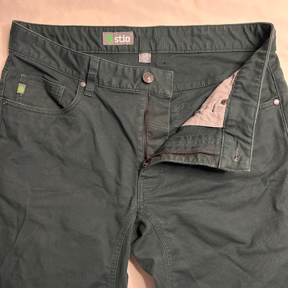 Stio Pants Men’s 32R Green Rivet Canvas Durable Hiking Outdoors Gusset Workwear - Picture 4 of 13